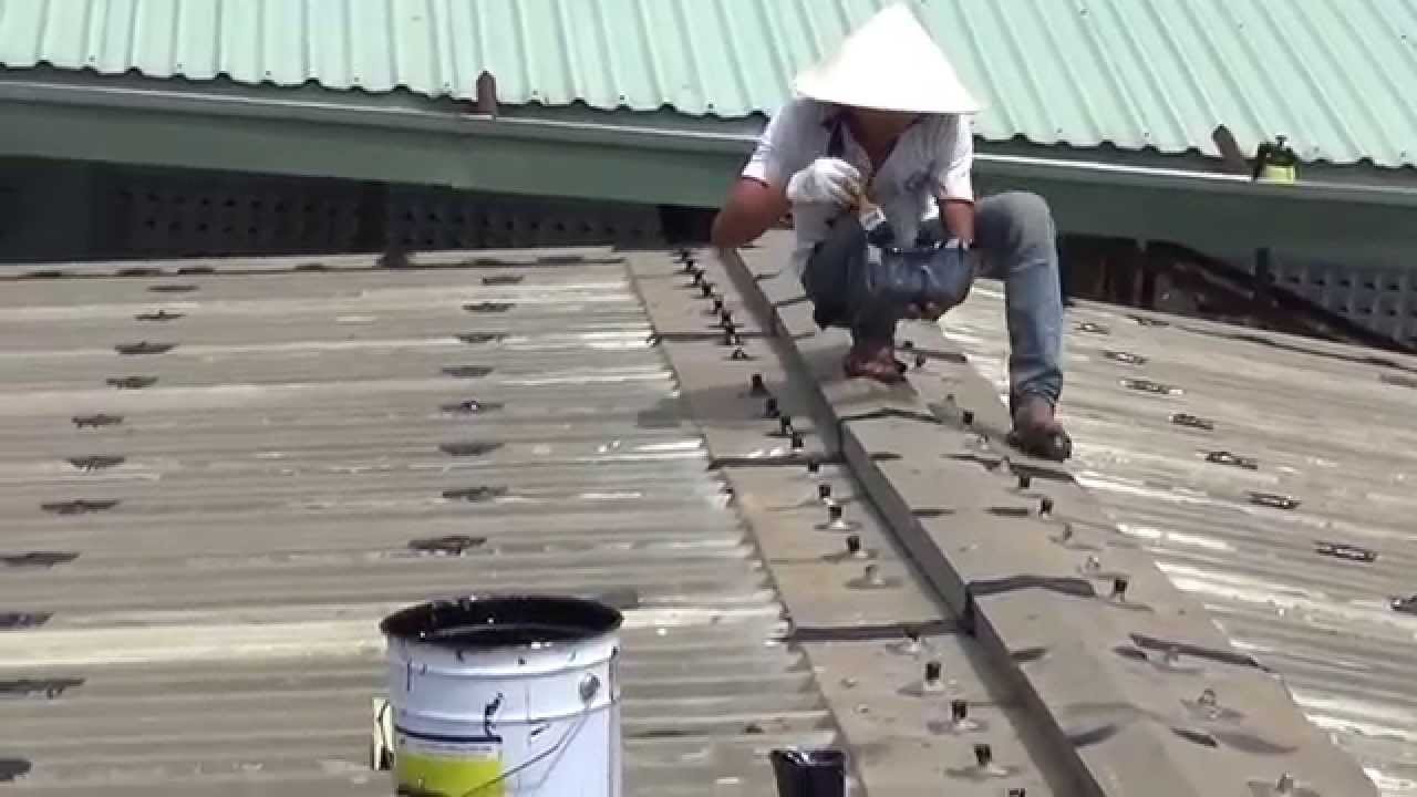 Thợ chống thấm dột mái tôn